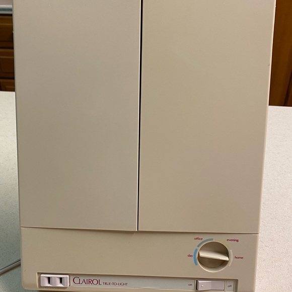 SOLD 👁️👀Vintage 1988  Clairol True-To-Light Make-Up Mirror III trifold - Picture 7 of 10